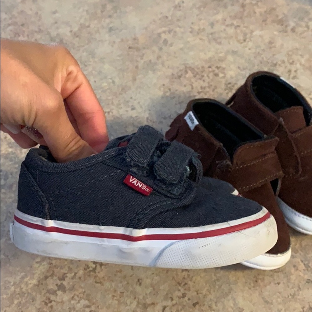 Lots of size 4 toddler vans